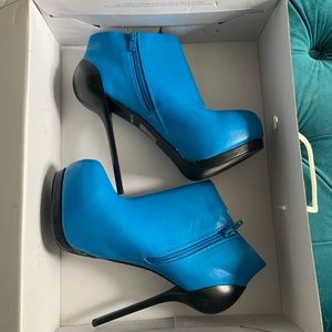 Size 7 stiletto boots 🖤💙